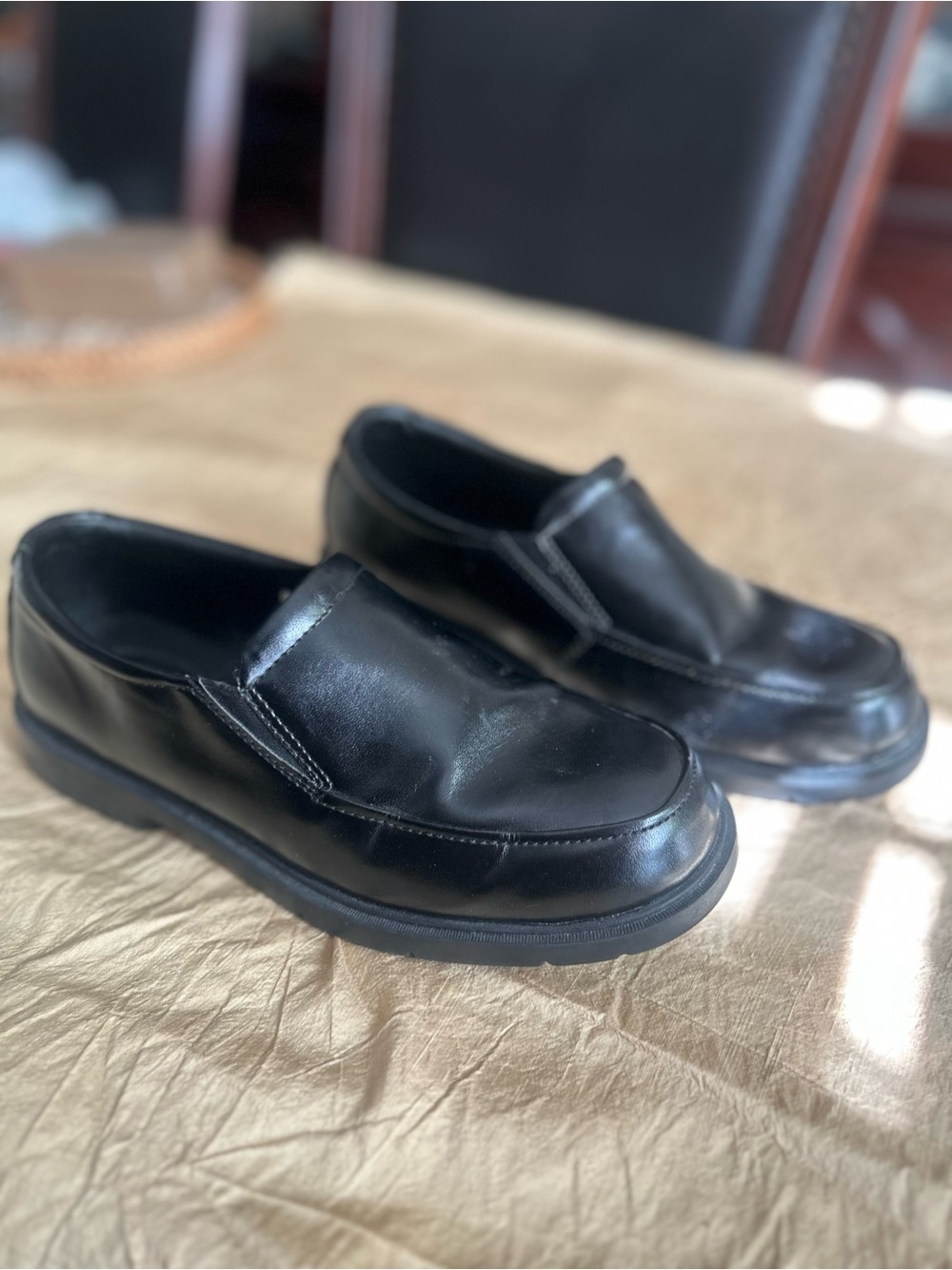 Buster Brown Boys Black Slip-On Dress Shoes size 6m.